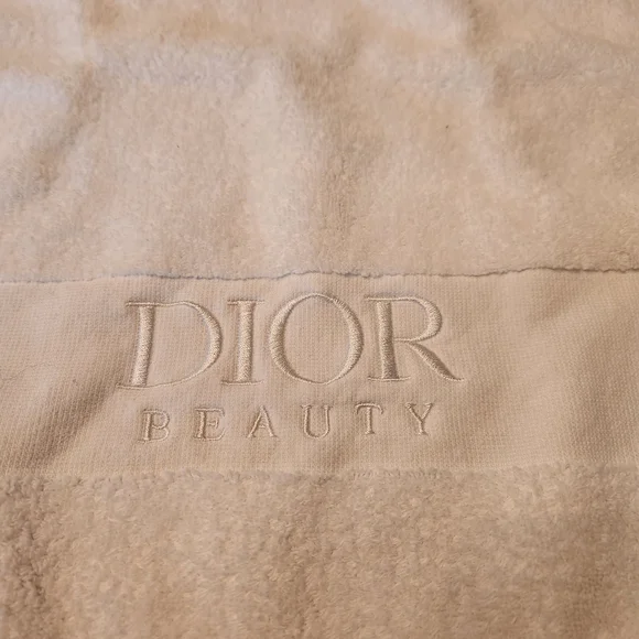 Dior VIP Mirrored Train Case With Towel And Headband Prestige 8x6x6 White Gold - Picture 4 of 16